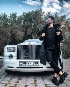 Zaid Darbar with his car