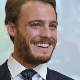 Kerem-Bürsin-turkish-actor-handsome-hot-actor-in-turkey