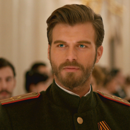 Kıvanç-Tatlıtuğ-handsome-top-turkish-actor-hot-actors-turkey-top-actors