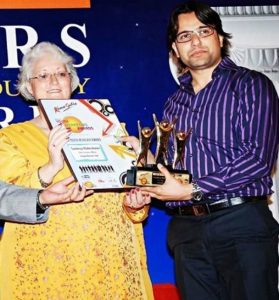 Sandeep-Maheshwari-Receiving-Star-Youth-Achiever-Award