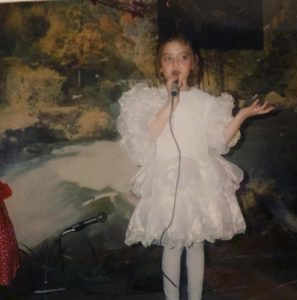 Öznur Serçeler Singing When She was a Kid
