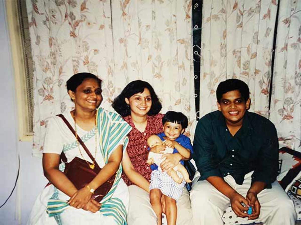Tanmay Bhat childhood picture- Him and his mother Jaya Bhat