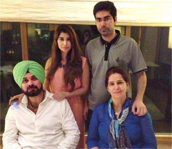 Navjot Singh Sidhu Facts - With his wife, daughter (Rabia), and Son