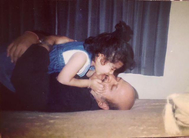 Pashmina Roshan Childhood picture with her father Rajesh Roshan