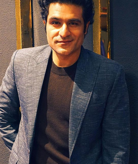 Sunny Hinduja-Wiki, Biography, Age, Height, Weight, Movies, TV Shows, Web series, Wife, Family Man, Hometown, Parents, Siblings