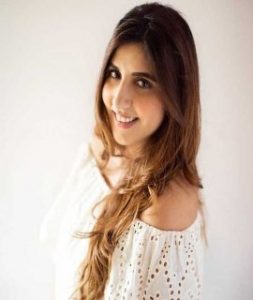 Simone Khambatta – Wiki, Age, Biography, Height, Boyfriend, Controversy, Family, and More