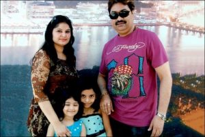 Kumar Sanu with his Family