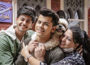 Abhishek Nigam with his Mother and Brother