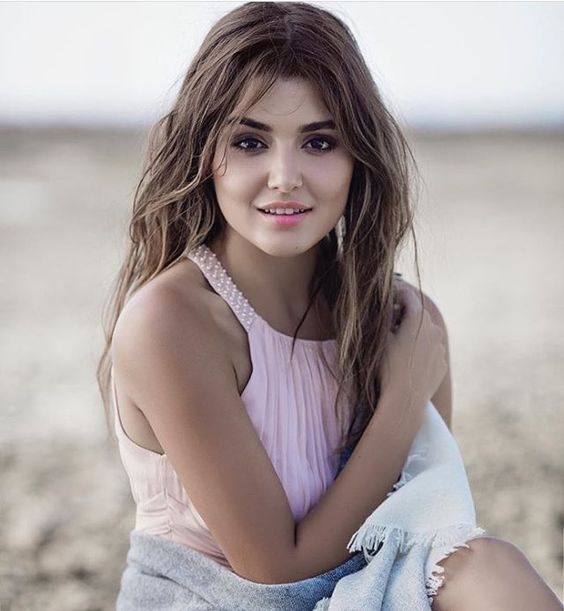 Hande Erçel Biography