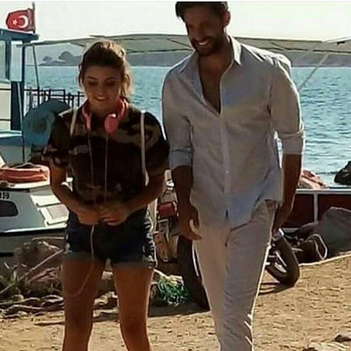 Hande Erçel Biography