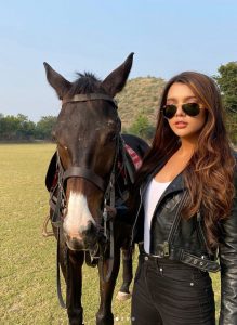 ruhi-singh-loves-horses