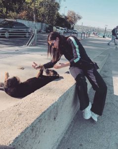 Demet-Özdemir-loves-her-dogs Demet-Özdemir-loves-her-dogs