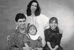 Ujjala Padukone with her Family (Prakash Padukone, Deepkia Padukone, Anisha Padukone)