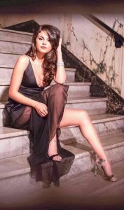 black sexy dress worn by Selena gomez