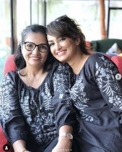Nisha-Rawal-with-her-mother
