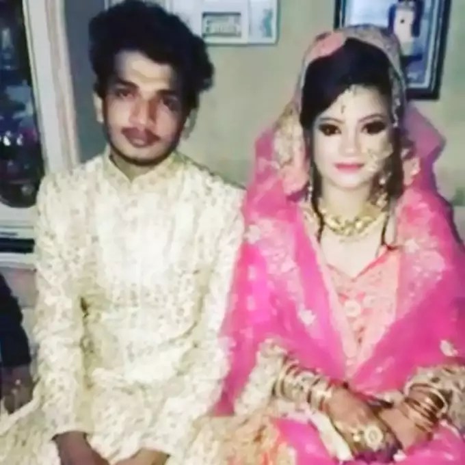 Munawar Faruqui with his wife - A picture of his marriage