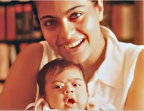 Nysa Childhood picture with her mother Kajol