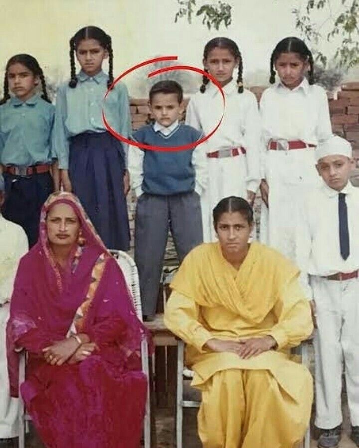 Sidhu Moose Wala childhood picture at his school