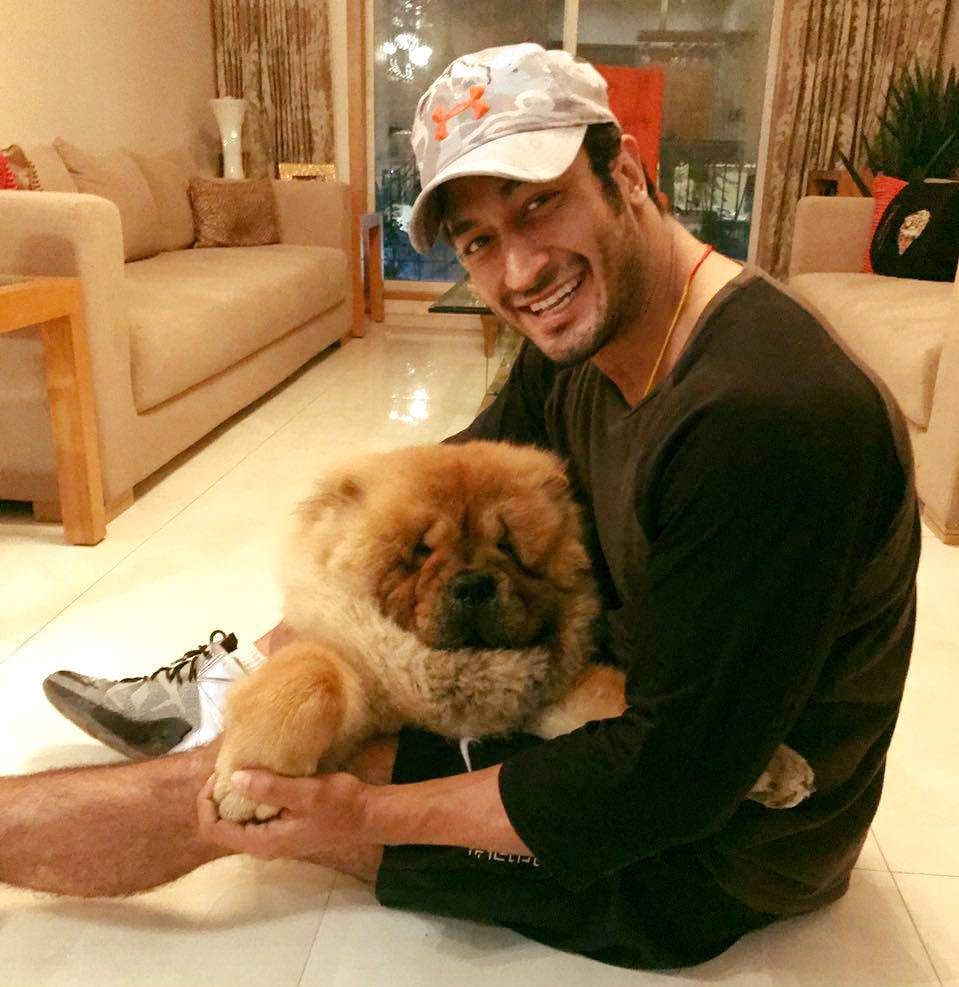 Vidyut Jammwal Facts- He loves animals, especially dogs