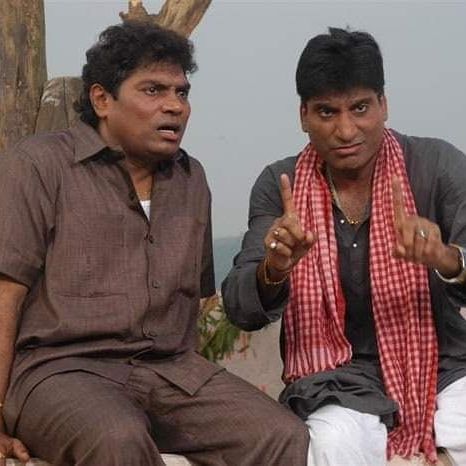 Raju Srivastav with Johnny Lever in Aamdani Athani Kharcha Rupaiya