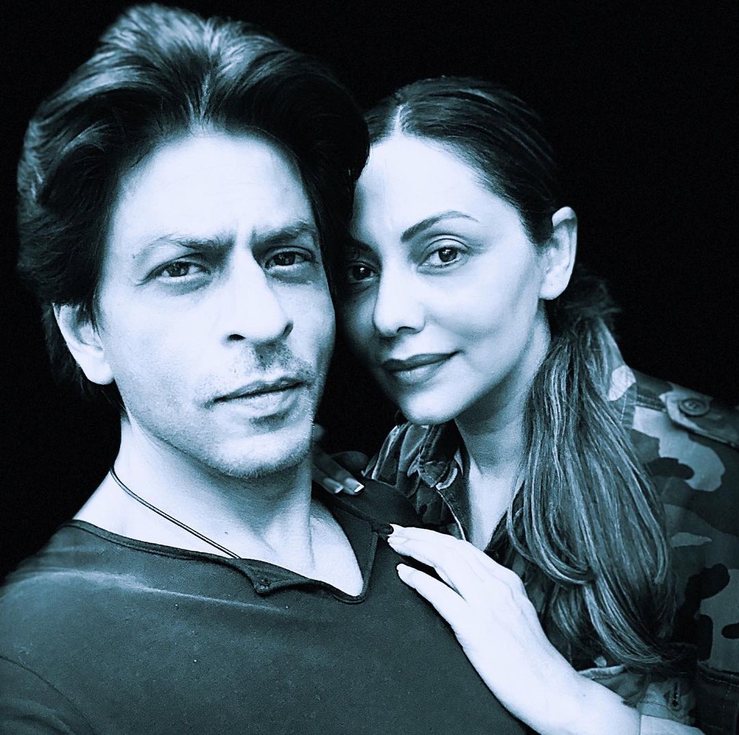 24 Unique Facts & 7 Habits of Shahrukh Khan-Shahrukh with his wife