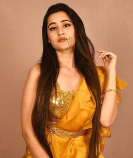 Himanshi Tekwani (That Glam Girl)- Wiki, Bio, Height, Age, Weight, Divorce, Husband, Education, Wedding, Family, Career, Siblings, Parents, YouTube, Income, Net Worth, and Interesting Facts