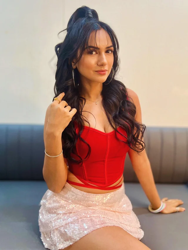 Akanksha Chamola Biography